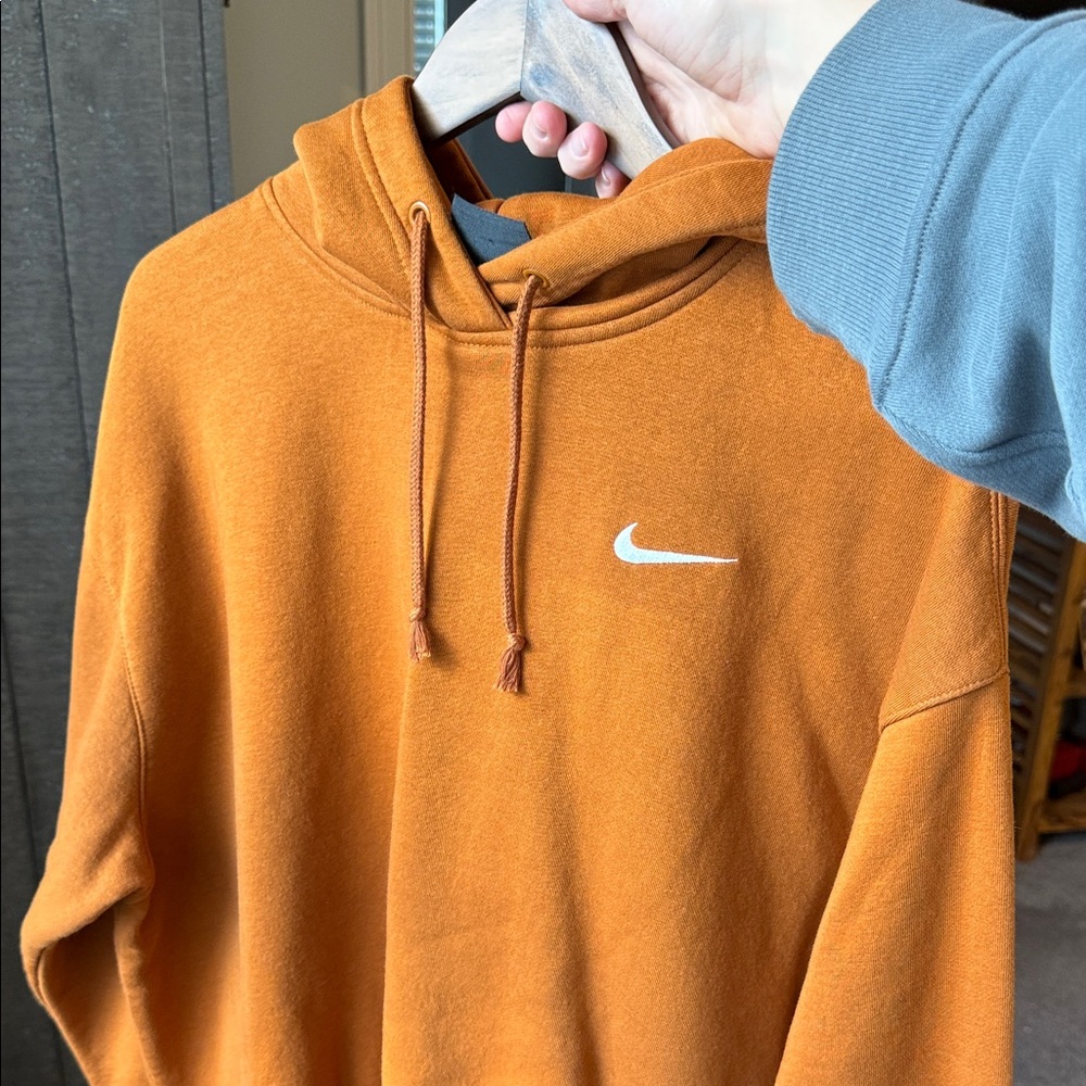 Nike woman’s Rust Hoodie - Picture 5 of 5